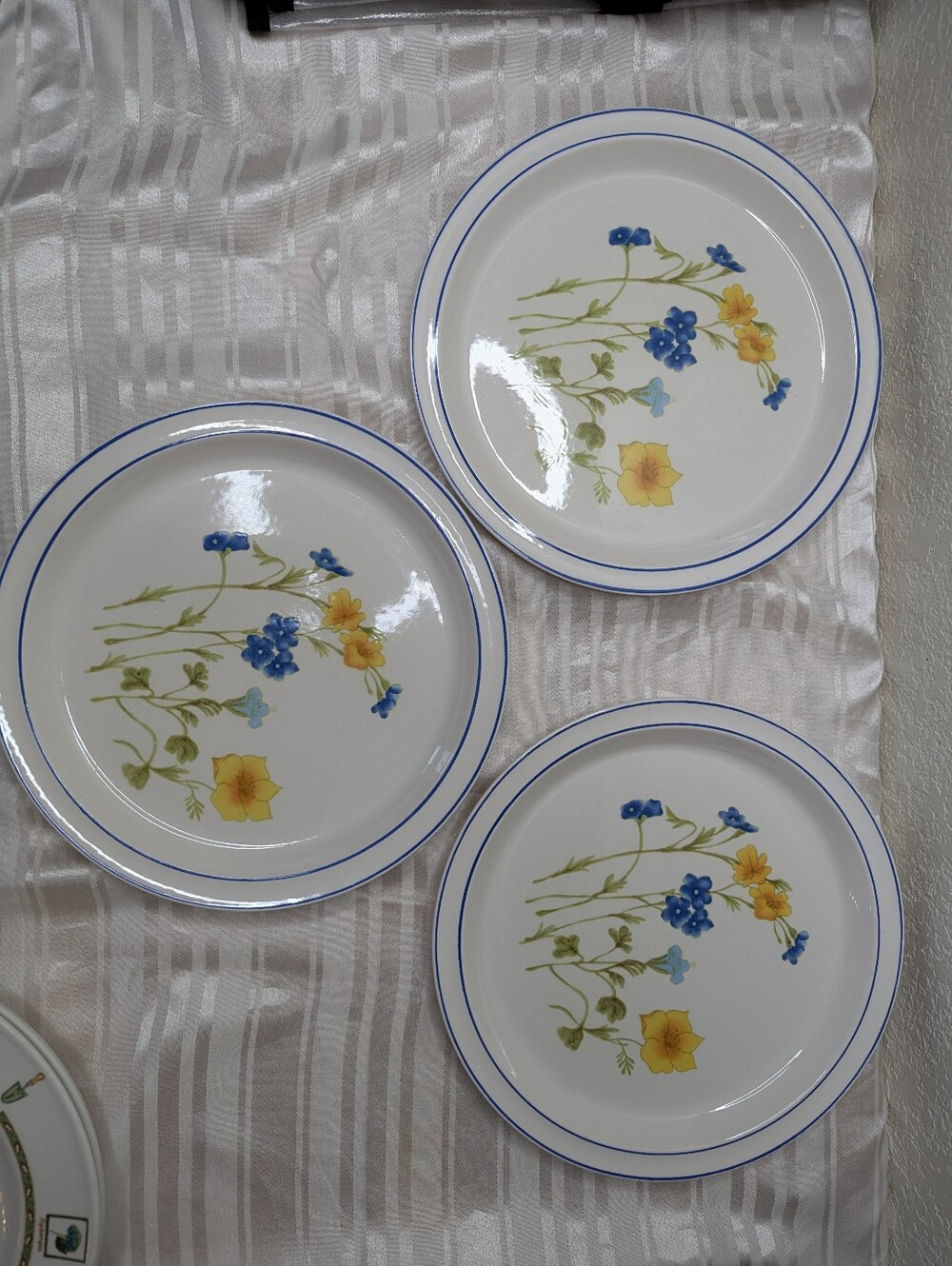Daekor Plates Dinner Beige Blue Wild Flower Ironstone Korea Vintage Cottagecore